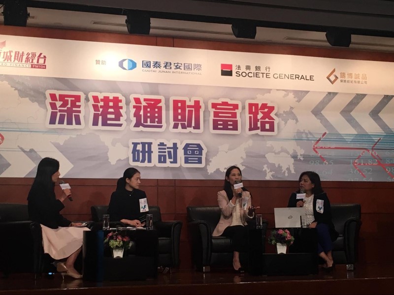研討會受到投資者歡迎,熱鬧非凡,而「BIB 鑄博誠品」團隊亦誠心攜近期優質產品「太平優越5年富安保」到場助力,現場為各位有興趣的投資者講解。